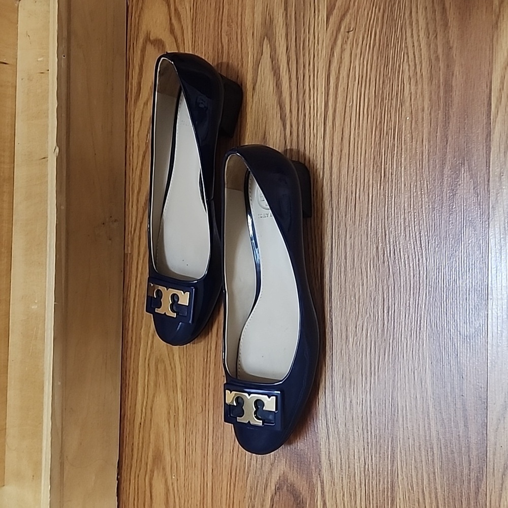 Tory Burch shiny navy blue shoes size 6 M great condition - Picture 3 of 5